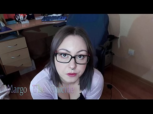 ❤️ Σέξι κορίτσι με γυαλιά πιπιλίζει Dildo βαθιά στην κάμερα ❌ Πόρνο fb ❌❤