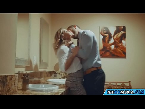 ❤️ Όταν μια πλούσια ξανθιά σε αποπλανεί σε μια δημόσια τουαλέτα ❌ Πόρνο fb ❌❤